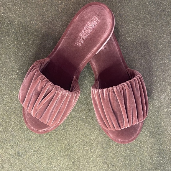 New Without Tags * Aerosoles * Velvet Jamaica slide * Size 10M * Taupe Velvet - Picture 3 of 4